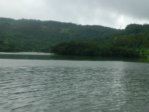 Pune man risks life to rescue six tourists from near Lonavala's Bhushi dam as overflow creates flood-like situation Pune man risks life to rescue six tourists from near Lonavala's Bhushi dam as overflow creates flood-like situation