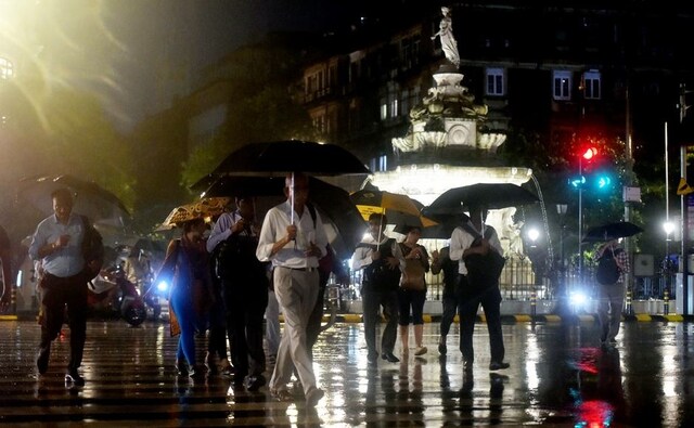Indian Meteorological Department predicted intermittent rain with heavy to very heavy falls at few places in city and suburbs till 29 July. ANI Indian Meteorological Department predicted intermittent rain with heavy to very heavy falls at few places in city and suburbs till 29 July. ANI