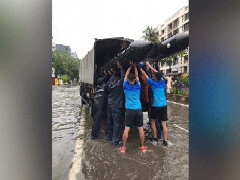 Mumbai rains: Navy deploys team to assist in rescue ops; 'at least 1,000 people evacuated from Kranti Nagar in Kurla,' says BMC Mumbai rains: Navy deploys team to assist in rescue ops; 'at least 1,000 people evacuated from Kranti Nagar in Kurla,' says BMC
