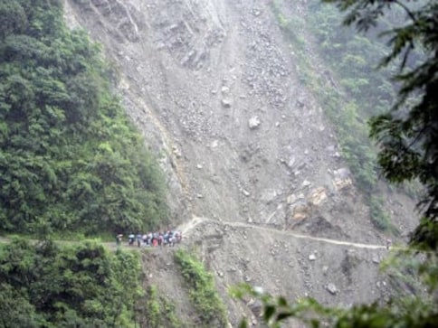 Two injured, one feared trapped in Arunachal Pradesh landslide; more such incidents expected amid heavy rainfall, say officials Two injured, one feared trapped in Arunachal Pradesh landslide; more such incidents expected amid heavy rainfall, say officials
