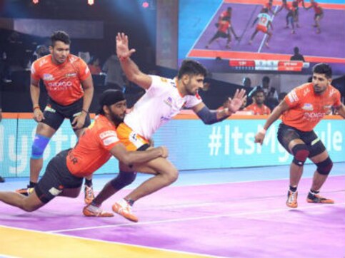 Pro Kabaddi 2019: Abhishek Singh shines as U Mumba begin home campaign with decisive win over Puneri Paltan Pro Kabaddi 2019: Abhishek Singh shines as U Mumba begin home campaign with decisive win over Puneri Paltan