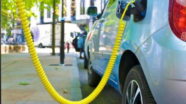 No deadline for vehicle manufacturers to switch to electric mobility: Nitin Gadkari No deadline for vehicle manufacturers to switch to electric mobility: Nitin Gadkari