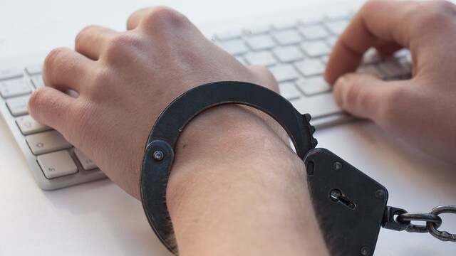 Vietnam detains 380 Chinese people for running illegal online gambling ring Vietnam detains 380 Chinese people for running illegal online gambling ring
