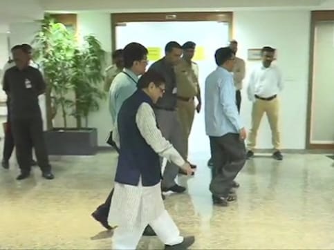Gujarat Rajya Sabha bypolls: Voting begins for two seats in Upper House; vacancies were created by Amit Shah, Smriti Irani Gujarat Rajya Sabha bypolls: Voting begins for two seats in Upper House; vacancies were created by Amit Shah, Smriti Irani