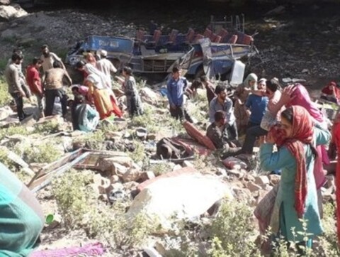 35 killed, over a dozen injured as minibus falls into gorge in J&K's Kishtwar; Modi expresses grief, Governor announces Rs 5 lakh ex-gratia 35 killed, over a dozen injured as minibus falls into gorge in J&K's Kishtwar; Modi expresses grief, Governor announces Rs 5 lakh ex-gratia