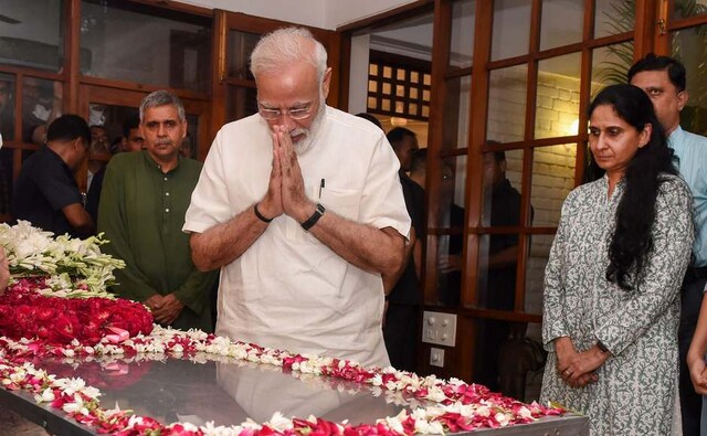 Prime Minister Narendra Modi paid a visit to former Delhi chief minister and Congress leader Sheila Dikshit's residence in New Delhi on Saturday and condoled her demise. Modi said Dikshit made a noteworthy contribution to the development of the national capital. PTI Prime Minister Narendra Modi paid a visit to former Delhi chief minister and Congress leader Sheila Dikshit's residence in New Delhi on Saturday and condoled her demise. Modi said Dikshit made a noteworthy contribution to the development of the national capital. PTI