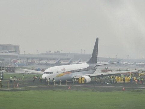 Nine flights cancelled after heavy fog engulfs Srinagar airport; visibility limited to around 600 metres, says AAI official Nine flights cancelled after heavy fog engulfs Srinagar airport; visibility limited to around 600 metres, says AAI official
