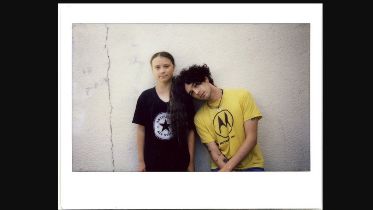 Lead singer Mathew Healey with Greta Thunberg. image credit: Twitter/The 1975