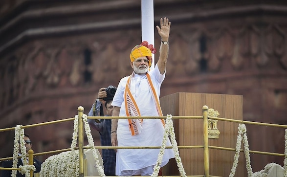 In sixth I-Day speech, Narendra Modi lauds 'one India, one Constitution'; BJP, Congress hoist Tricolour at respective HQs In sixth I-Day speech, Narendra Modi lauds 'one India, one Constitution'; BJP, Congress hoist Tricolour at respective HQs