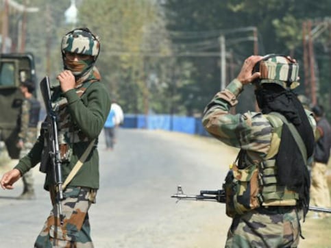 Terrorist killed, army soldier injured in exchange of fire in Jammu and Kashmir’s Baramulla; area cordoned off by security forces Terrorist killed, army soldier injured in exchange of fire in Jammu and Kashmir’s Baramulla; area cordoned off by security forces