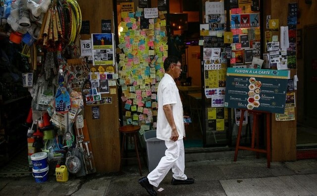 Dissent against the bill continues to be spotted in the daily workings of the city. A fast food restaurant in the the Sheung Wan neighbourhood of the city is festooned with sticky notes in support of the anti-government protest movement. Reuters/ Thomas Peter Dissent against the bill continues to be spotted in the daily workings of the city. A fast food restaurant in the the Sheung Wan neighbourhood of the city is festooned with sticky notes in support of the anti-government protest movement. Reuters/ Thomas Peter