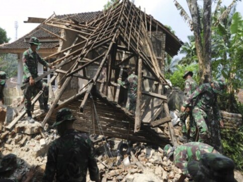 Indonesia earthquake: Five dead, several injured after 6.9 magnitude quake hits Java island, triggering brief tsunami warning Indonesia earthquake: Five dead, several injured after 6.9 magnitude quake hits Java island, triggering brief tsunami warning
