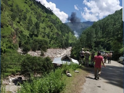 Three killed after rescue and relief helicopter crashes in Uttarakhand's rain-hit Uttarkashi; SDRF, ITBP on site Three killed after rescue and relief helicopter crashes in Uttarakhand's rain-hit Uttarkashi; SDRF, ITBP on site