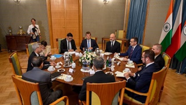 S Jaishankar meets Polish prime minister in Warsaw; reviews preparations for Modi's visit to Russia's Vladivostok S Jaishankar meets Polish prime minister in Warsaw; reviews preparations for Modi's visit to Russia's Vladivostok