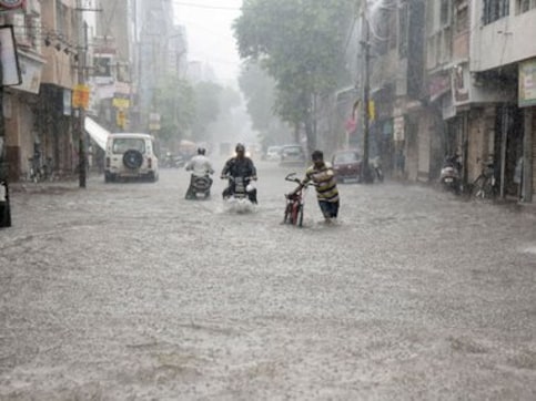 Gujarat rains: Toll rises to 31 as 12 more deaths reported in Saurashtra in last 24 hours, 20 fishermen go missing Gujarat rains: Toll rises to 31 as 12 more deaths reported in Saurashtra in last 24 hours, 20 fishermen go missing