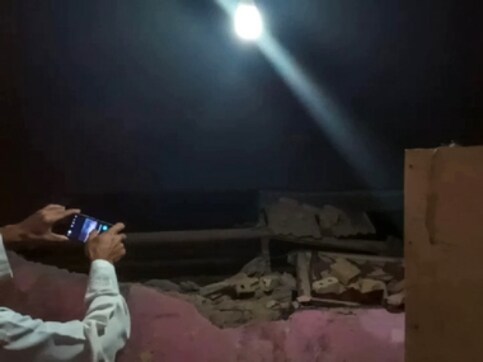 Earthquake of magnitude 6.8 strikes Indonesia's Java island; local authorities issue tsunami alert Earthquake of magnitude 6.8 strikes Indonesia's Java island; local authorities issue tsunami alert