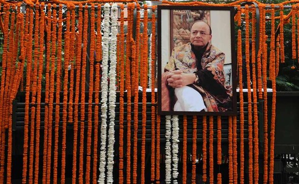 Arun Jaitley cremated with full state honours at Delhi's Nigambodh Ghat; Amit Shah, other leaders pay tributes Arun Jaitley cremated with full state honours at Delhi's Nigambodh Ghat; Amit Shah, other leaders pay tributes
