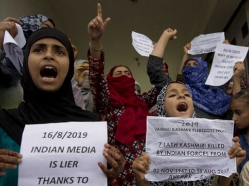 Authorities arrest another 30 on Monday night as protests in Kashmir over Article 370 continue despite clampdown Authorities arrest another 30 on Monday night as protests in Kashmir over Article 370 continue despite clampdown