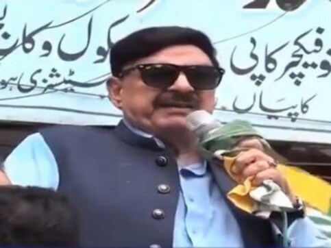 Pakistan railway minister gets electric shock while speaking against Narendra Modi at rally; video of incident goes viral Pakistan railway minister gets electric shock while speaking against Narendra Modi at rally; video of incident goes viral