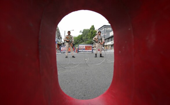 Article 370 revoked: Student outfits toe respective parent party line in protests; BJP supporters celebrate Article 370 revoked: Student outfits toe respective parent party line in protests; BJP supporters celebrate