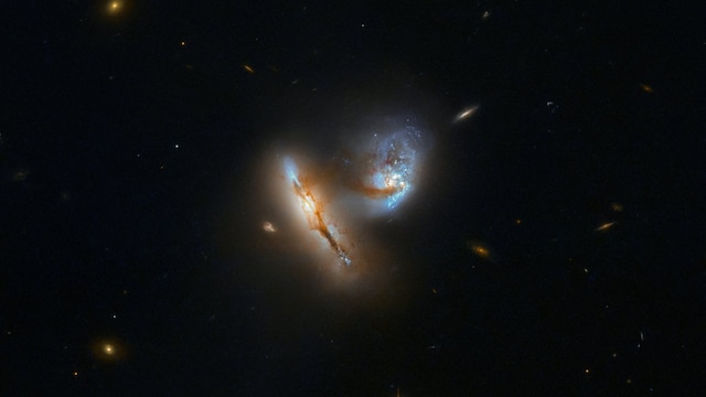 NASA's Hubble captures a pair of galaxies merging, distorting in spectacular detail NASA's Hubble captures a pair of galaxies merging, distorting in spectacular detail