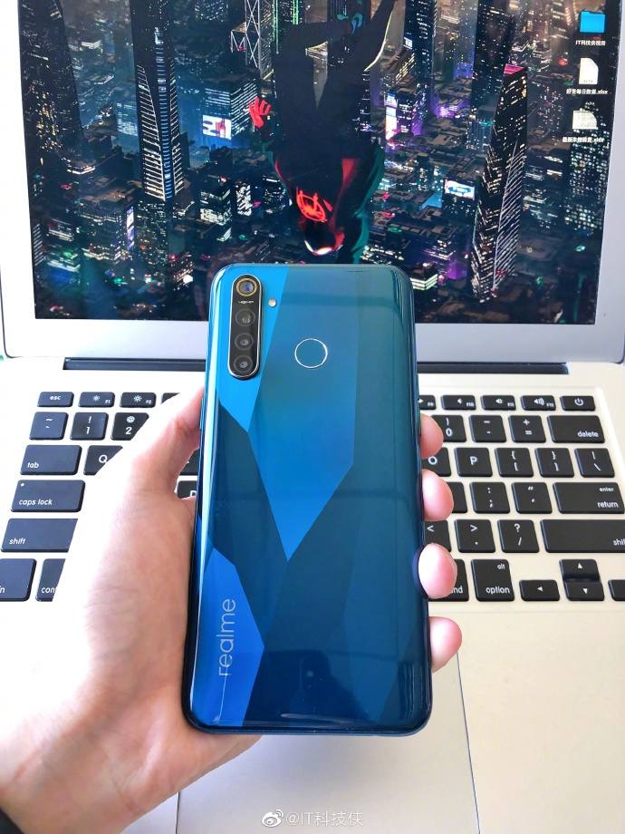The camera setup at the back is expected to come with 48 MP primary sensor. Image: Weibo.