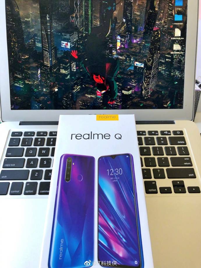 Leaked hands on images of Realme Q hints that the smartphone will come with a quad rear camera setup at the back. Image: Weibo