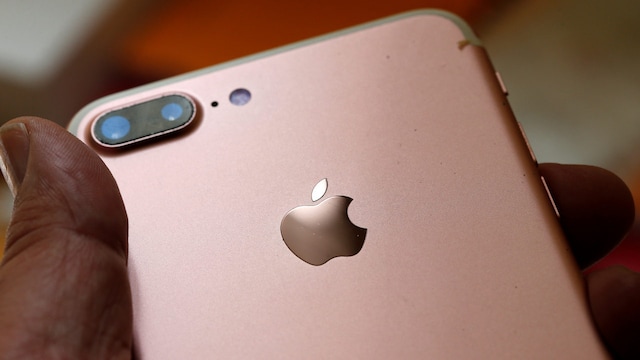 Apple, Samsung sued in the US over its smartphones emitting harmful radiation: Report Apple, Samsung sued in the US over its smartphones emitting harmful radiation: Report