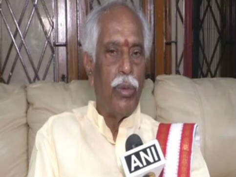 Article 370 revoked: BJP leader Bandaru Dattatreya says Kashmir ‘matter of national unity’, slams Chidhambaram for turning it into ‘religious issue’ Article 370 revoked: BJP leader Bandaru Dattatreya says Kashmir ‘matter of national unity’, slams Chidhambaram for turning it into ‘religious issue’