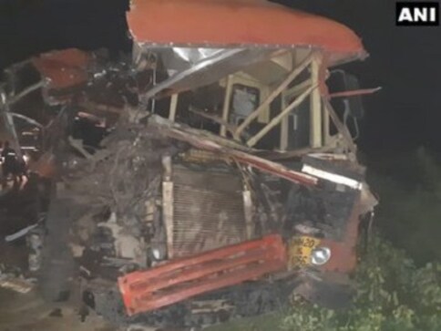 Maharashtra's Dhule accident leaves 11 dead on the spot, 15 injured; wounded rushed to govt hospital Maharashtra's Dhule accident leaves 11 dead on the spot, 15 injured; wounded rushed to govt hospital