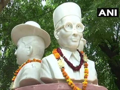 ABVP installs statues of Savarkar, Subhash Chandra Bose, Bhagat Singh ‘without permission’ in DU; move comes ahead of students’ union polls ABVP installs statues of Savarkar, Subhash Chandra Bose, Bhagat Singh ‘without permission’ in DU; move comes ahead of students’ union polls