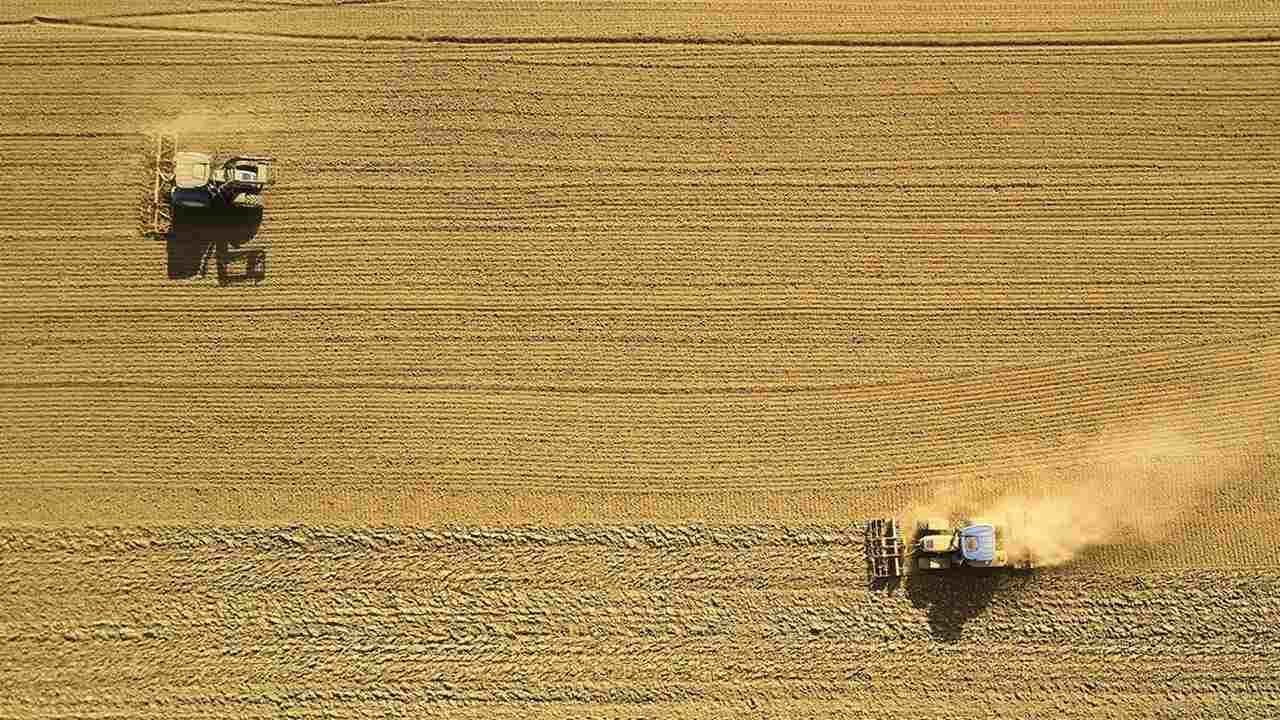 Farming emits greenhouse gases, but the land can also store them. Image credit: Johny Goerend/Unsplash, CC BY-SA