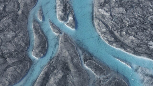 Greenland lost 10 billion tons of ice or 56 percent of its ice into the oceans Greenland lost 10 billion tons of ice or 56 percent of its ice into the oceans