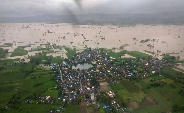 Maharashtra rains: Heavy downpours lash Pune, Kolhapur and Sangli districts; nearly 2.5 lakh people evacuated Maharashtra rains: Heavy downpours lash Pune, Kolhapur and Sangli districts; nearly 2.5 lakh people evacuated