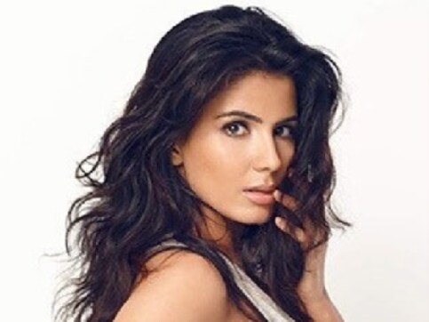 Kirti Kulhari to play police officer in psychological thriller The Girl on the Train, starring Parineeti Chopra Kirti Kulhari to play police officer in psychological thriller The Girl on the Train, starring Parineeti Chopra