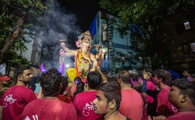 <em>Pujas</em> are carried out and the crowd chants <em>'Ganpati Bappa Moraya, Pudhchya varshi lavkar ya'</em> (Hail Lord Ganesha, Come again soon next year) in unison, as they bid goodbye to Ganesha at the end of his 10-day stay. <em>Pujas</em> are carried out and the crowd chants <em>'Ganpati Bappa Moraya, Pudhchya varshi lavkar ya'</em> (Hail Lord Ganesha, Come again soon next year) in unison, as they bid goodbye to Ganesha at the end of his 10-day stay.