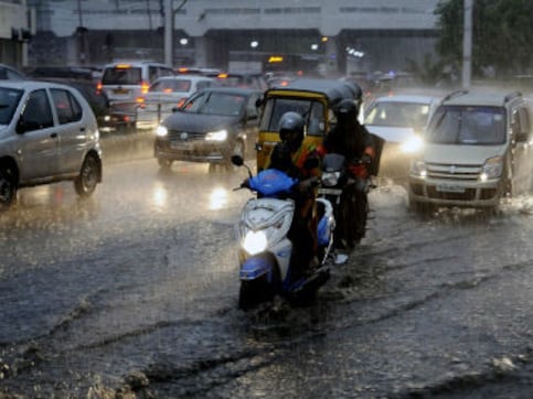 IMD issues heavy rainfall alert for eastern MP, Rajasthan and Odisha; strong winds likely to prevail over Arabian Sea, Bay of Bengal IMD issues heavy rainfall alert for eastern MP, Rajasthan and Odisha; strong winds likely to prevail over Arabian Sea, Bay of Bengal