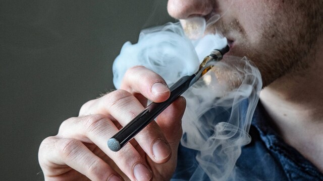 India joins the bandwagon: Bans e-cigarettes, warns of epidemic among young people India joins the bandwagon: Bans e-cigarettes, warns of epidemic among young people
