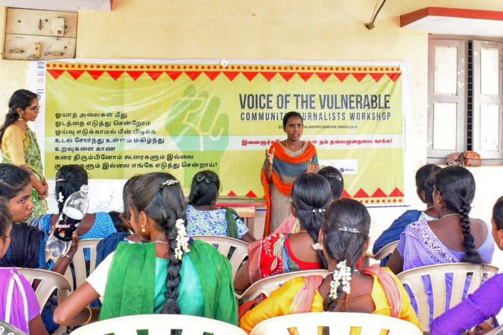 Voice of the Vulnerable workshops trains young community journalists from Vizhunthamavadi and nearby villages to document stories about the impact of climate change and the environment in the community’s daily lives. image credit: Kalanjiam Samuga Vanoli.