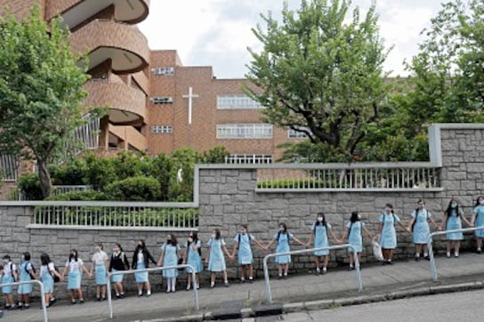 Hong Kong students form human chains to call on government to meet protesters' demands two days after Carrie Lam withdraws extradition bill Hong Kong students form human chains to call on government to meet protesters' demands two days after Carrie Lam withdraws extradition bill