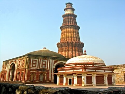 Tourists to Qutub Minar can get discount by buying tickets online or scanning QR code; foreigners to pay Rs 550, Indians Rs 35 Tourists to Qutub Minar can get discount by buying tickets online or scanning QR code; foreigners to pay Rs 550, Indians Rs 35