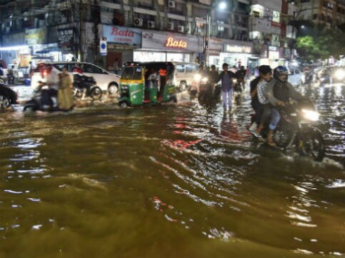Hyderabad rains: Protective wall of Hussain Sagar canal partially collapses, 200 houses inundated Hyderabad rains: Protective wall of Hussain Sagar canal partially collapses, 200 houses inundated