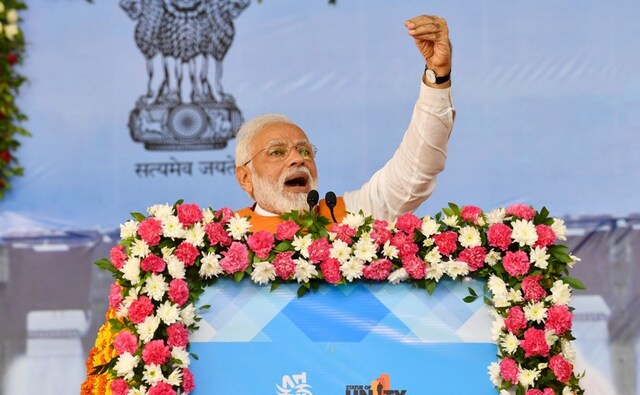 After visiting the dam site, the prime minister addressed a gathering where he stated that the construction of the Sardar Sarovar Dam and the Statue of Unity, which faces the dam, symbolise 'will power'. PIB After visiting the dam site, the prime minister addressed a gathering where he stated that the construction of the Sardar Sarovar Dam and the Statue of Unity, which faces the dam, symbolise 'will power'. PIB