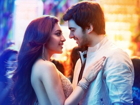 Pal Pal Dil Ke Pass song Ishaq Chaliya: Karan Deol, Sahher Bambba match steps in this fun party track Pal Pal Dil Ke Pass song Ishaq Chaliya: Karan Deol, Sahher Bambba match steps in this fun party track
