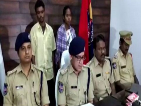 Maoist couple carrying Rs 8 lakh bounty surrenders in Telangana’s Bhadradri Kothagudem; duo handed over cash reward as immediate relief Maoist couple carrying Rs 8 lakh bounty surrenders in Telangana’s Bhadradri Kothagudem; duo handed over cash reward as immediate relief
