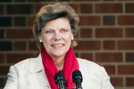 Cokie Roberts dies at 75: US political journalist succumbs to complications from breast cancer Cokie Roberts dies at 75: US political journalist succumbs to complications from breast cancer