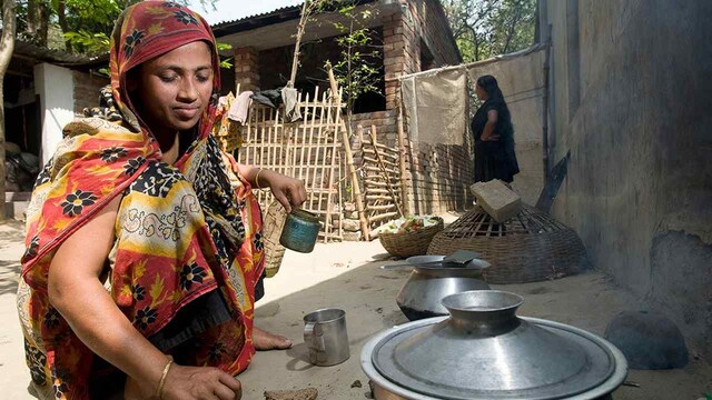 Rural Bangladeshis shoulder the responsibilities for adapting with climate change: study Rural Bangladeshis shoulder the responsibilities for adapting with climate change: study