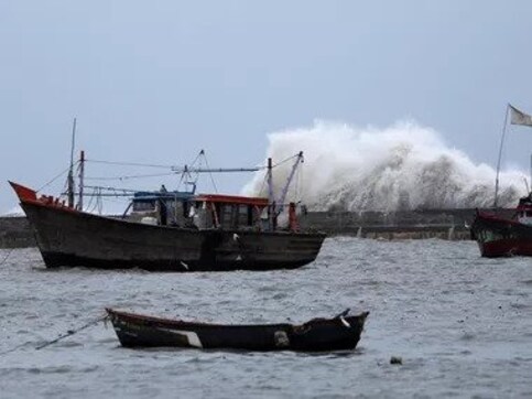 Tropical cyclone Hikka hovering over Arabian Sea, likely to affect some areas of Oman’s coastline by Wednesday afternoon, says IMD Tropical cyclone Hikka hovering over Arabian Sea, likely to affect some areas of Oman’s coastline by Wednesday afternoon, says IMD