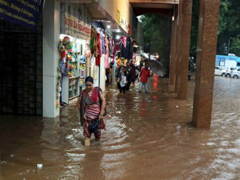 IMD predicts heavy rains in Goa over next 2-3 days; strong winds likely over west-central, southwest Arabian Sea IMD predicts heavy rains in Goa over next 2-3 days; strong winds likely over west-central, southwest Arabian Sea