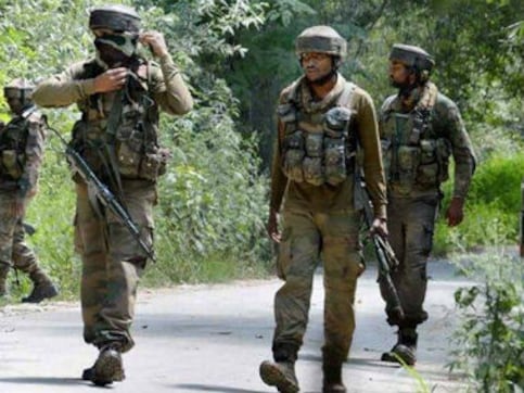 Pakistan violates ceasefire along LoC in Jammu and Kashmir’s Poonch; no casualties reported on Indian side, says defence official Pakistan violates ceasefire along LoC in Jammu and Kashmir’s Poonch; no casualties reported on Indian side, says defence official